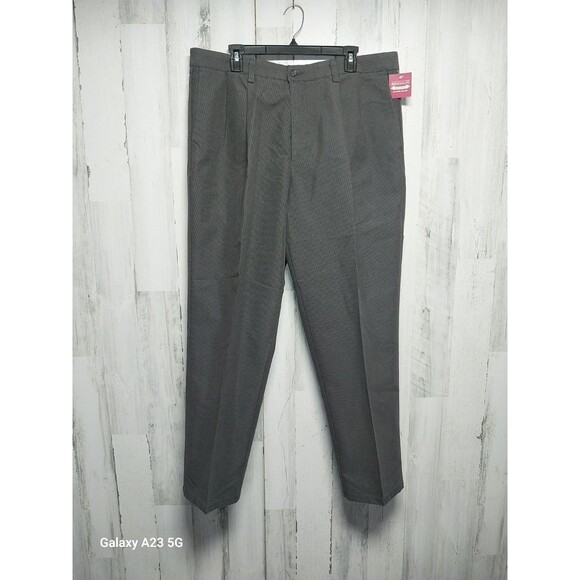 Dockers Men's Original Khaki  Classic Fit Pleated Pant Size 38 x 32 NWT! - Picture 1 of 13
